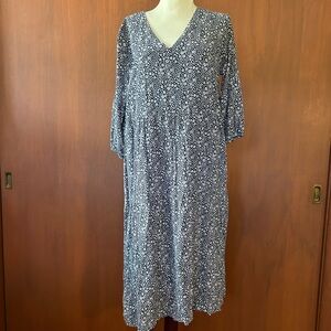 Bytavi Floral V-Neck Midi Dress